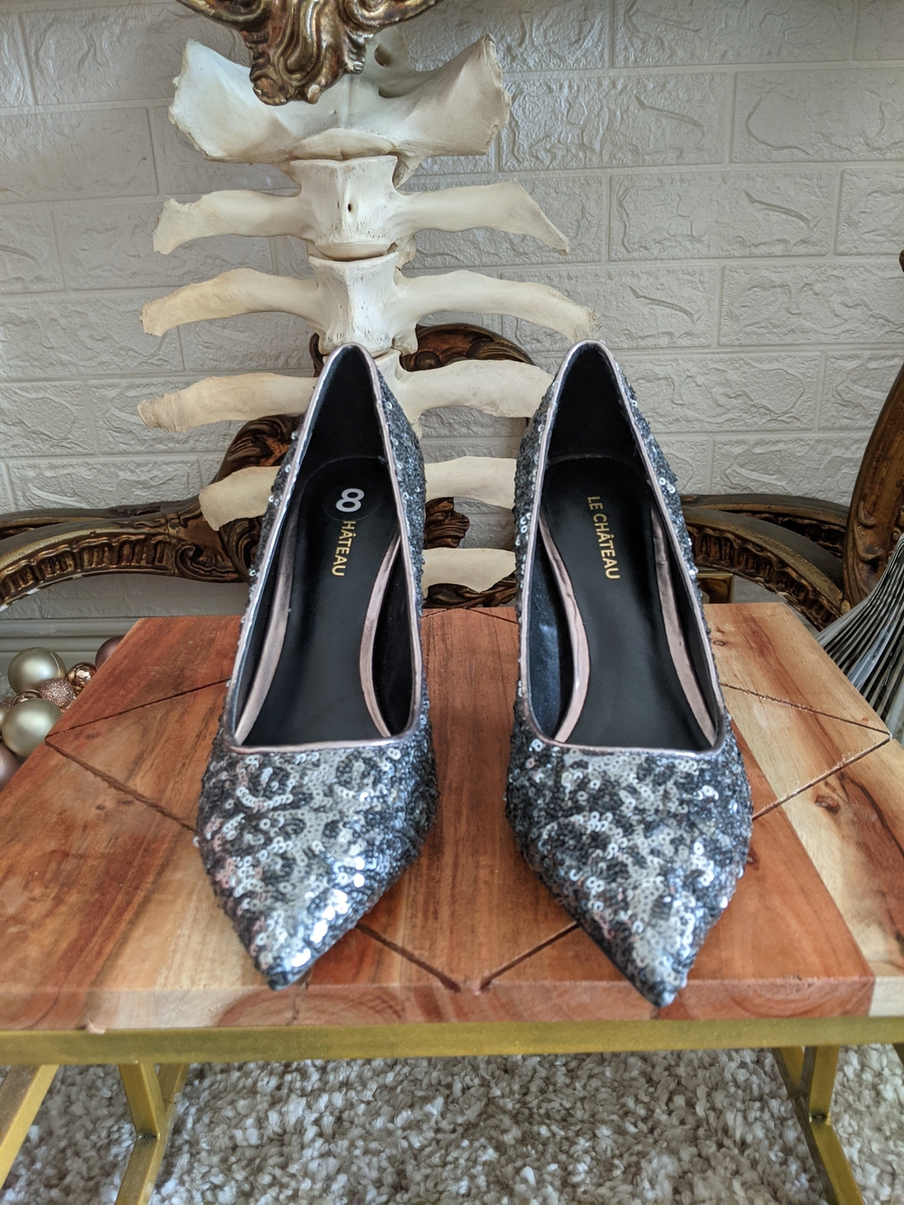 le chateau Silver Sequin Pumps Toe Heels Size 8